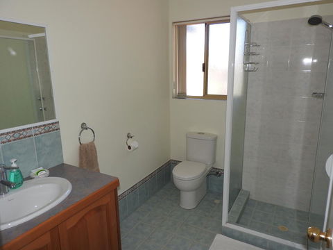 The Royal Dolphin Bed & Breakfast Safety Bay - Kingaroy Accommodation 17