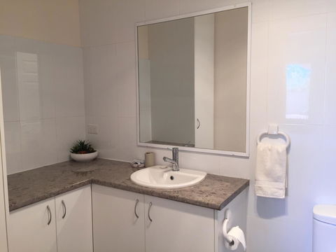 The Royal Dolphin Bed & Breakfast Safety Bay - Kingaroy Accommodation 31