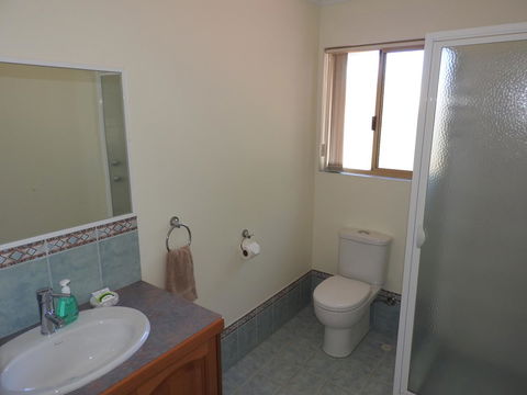 The Royal Dolphin Bed & Breakfast Safety Bay - Kingaroy Accommodation 8
