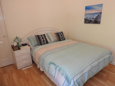 The Royal Dolphin Bed & Breakfast Safety Bay - Kingaroy Accommodation 10
