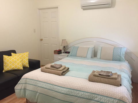 The Royal Dolphin Bed & Breakfast Safety Bay - Kingaroy Accommodation 1