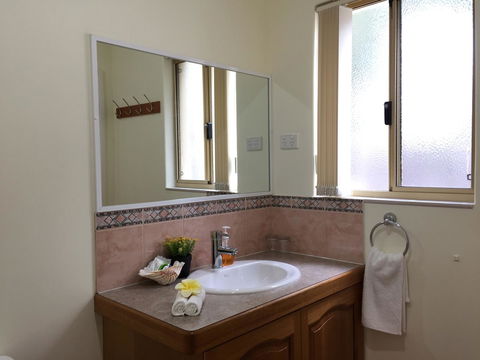 The Royal Dolphin Bed & Breakfast Safety Bay - Kingaroy Accommodation 20
