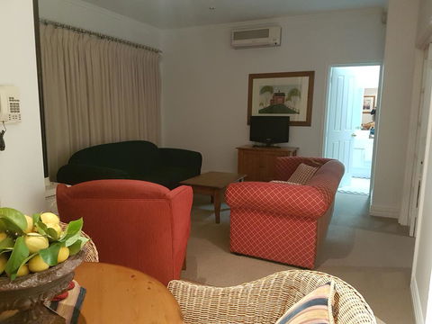 Two Sisters Chalets - Kingaroy Accommodation 12