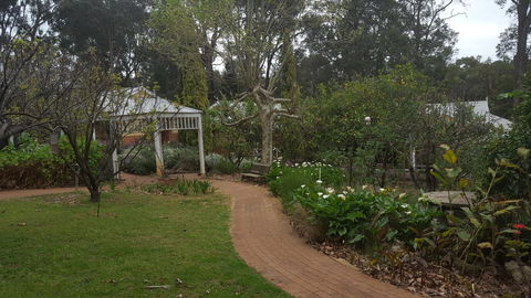 Two Sisters Chalets - Kingaroy Accommodation 14
