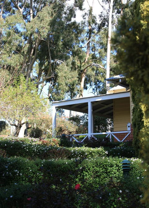 Two Sisters Chalets - Kingaroy Accommodation 23