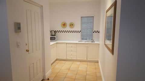 Two Sisters Chalets - Kingaroy Accommodation 3