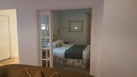 Two Sisters Chalets - Kingaroy Accommodation 7