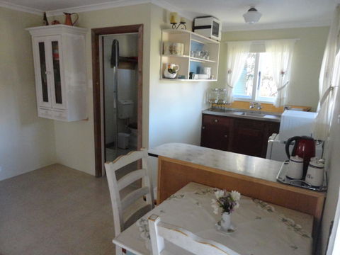 Di's Cabin In Dwellingup - Kingaroy Accommodation 19