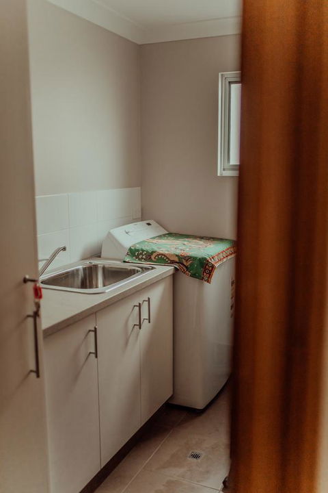 Bluebird Cottage - Kingaroy Accommodation 24