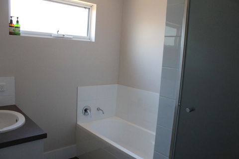 Bluebird Cottage - Kingaroy Accommodation 23