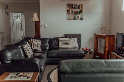 Bluebird Cottage - Kingaroy Accommodation 17