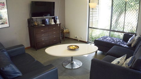 Relax, Bright & Airy Garden Villa - Kingaroy Accommodation 22