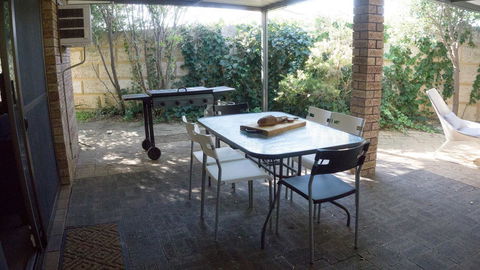 Relax, Bright & Airy Garden Villa - Kingaroy Accommodation 28