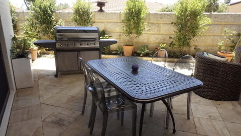 Relax, Bright & Airy Garden Villa - Kingaroy Accommodation 13