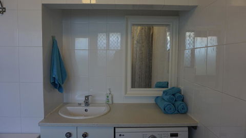 Relax, Bright & Airy Garden Villa - Kingaroy Accommodation 42