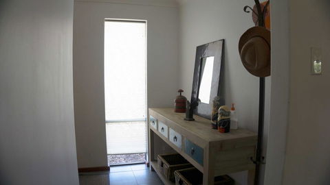 Relax, Bright & Airy Garden Villa - Kingaroy Accommodation 21