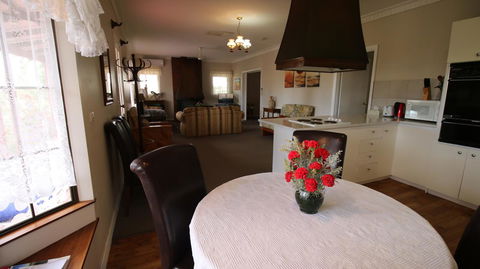Daisy Cottage - Kingaroy Accommodation 20
