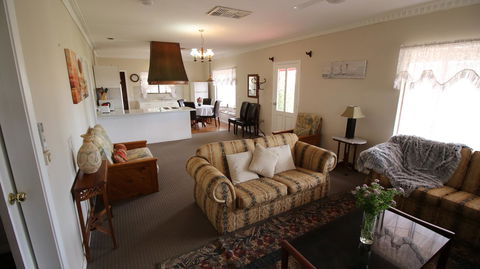 Daisy Cottage - Kingaroy Accommodation 2