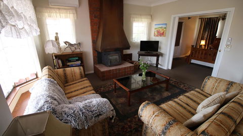 Daisy Cottage - Kingaroy Accommodation 24
