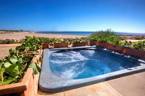 Mantarays Ningaloo Beach Resort - Kingaroy Accommodation 7