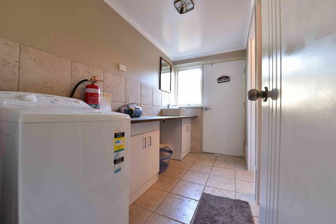 Kalbarri Sunset Villa - Kingaroy Accommodation 24