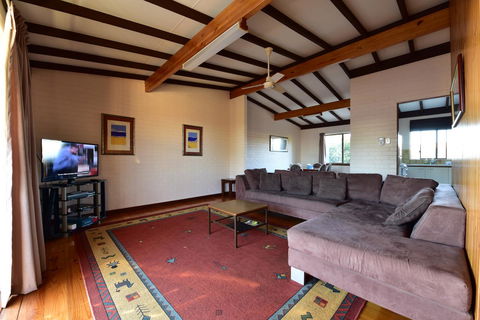 Kalbarri Sunset Villa - Kingaroy Accommodation 13