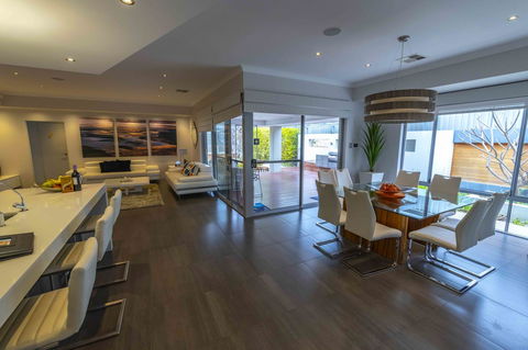 Magnificent Beach Retreat - Kingaroy Accommodation 29
