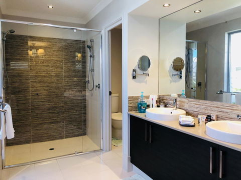 Magnificent Beach Retreat - Kingaroy Accommodation 11