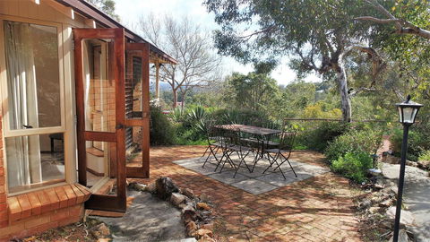 Eleebana Guest House - Kingaroy Accommodation 1