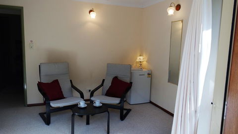 Eleebana Guest House - Kingaroy Accommodation 3