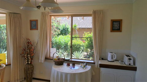 Eleebana Guest House - Kingaroy Accommodation 28