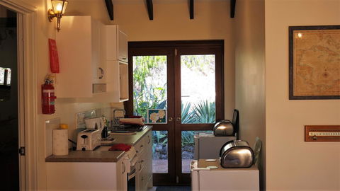 Eleebana Guest House - Kingaroy Accommodation 21