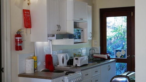 Eleebana Guest House - Kingaroy Accommodation 26