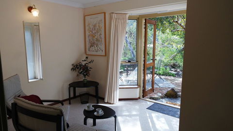 Eleebana Guest House - Kingaroy Accommodation 2