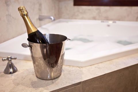 Caves House Hotel & Apartments Yallingup - Kingaroy Accommodation 1