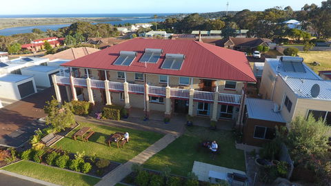 Baywatch Retreat Augusta - Kingaroy Accommodation 1