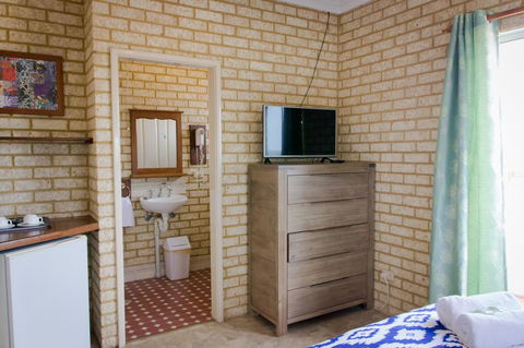 Baywatch Retreat Augusta - Kingaroy Accommodation 8