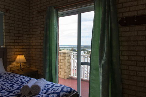 Baywatch Retreat Augusta - Kingaroy Accommodation 7