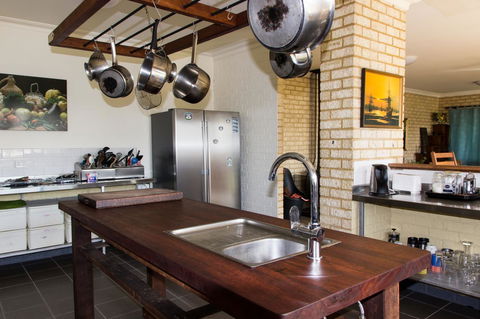 Baywatch Retreat Augusta - Kingaroy Accommodation 4