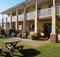 Baywatch Manor Augusta - Kingaroy Accommodation
