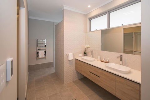 Busselton Beachside - A Slice Of Heaven - Kingaroy Accommodation 8