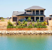 27 Corella Court - Exquisite Marina Home With a Pool and Wi-Fi - Kingaroy Accommodation