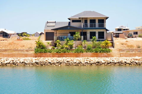 27 Corella Court - Kingaroy Accommodation 0