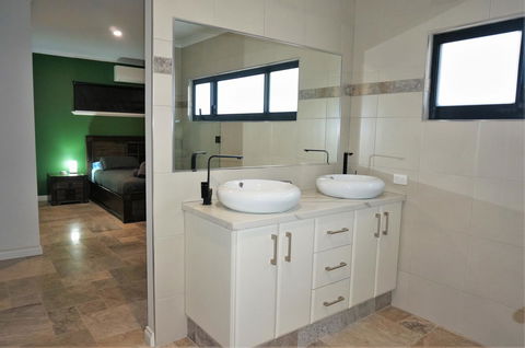 27 Corella Court - Kingaroy Accommodation 21