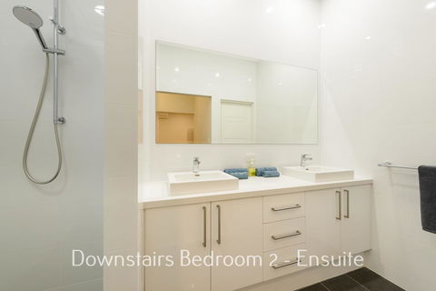 32 Corella Court - Kingaroy Accommodation 9
