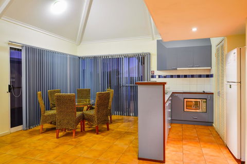 Osprey Holiday Village Unit 119 - Kingaroy Accommodation 4