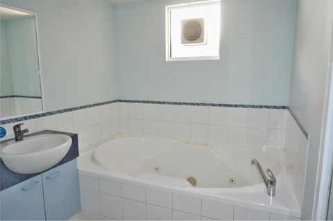 Osprey Holiday Village Unit 120 - Plenty Of Room For A Large Family - Kingaroy Accommodation 13