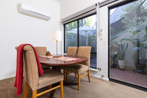 Como Executive Apartment - Kingaroy Accommodation 10