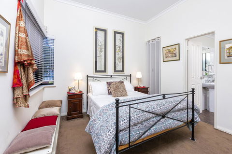 Como Executive Apartment - Kingaroy Accommodation 6