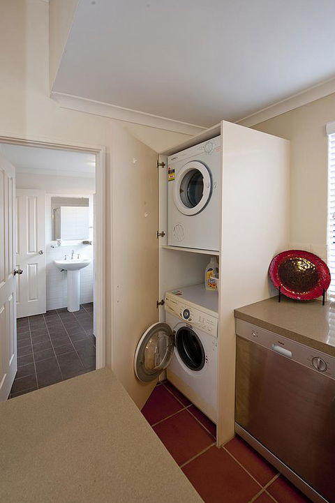 Como Executive Apartment - Kingaroy Accommodation 14